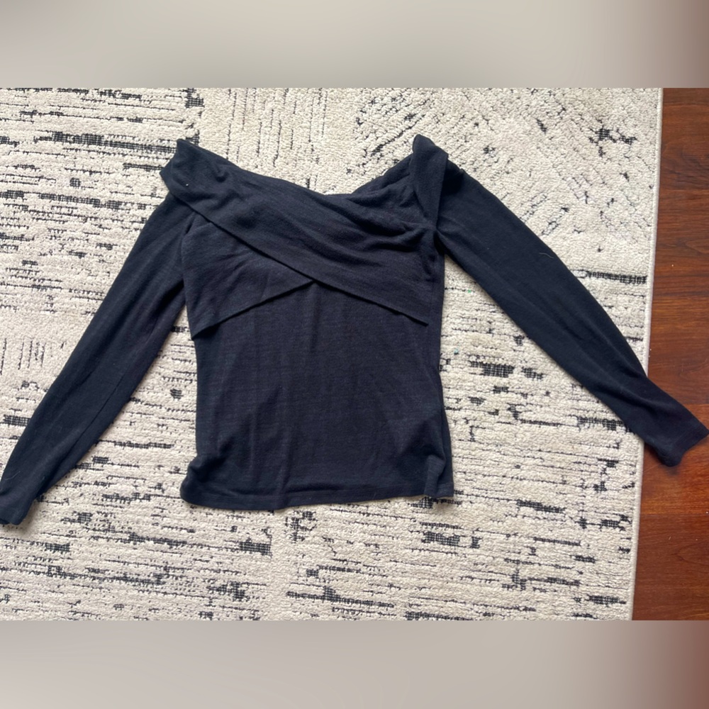 ABERCROMBIE & FITCH CRISS CROSS OFF THE SHOULDER SWEATER NAVY SIZE M